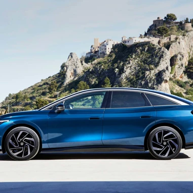 VW ID7 Blaa Fra Siden