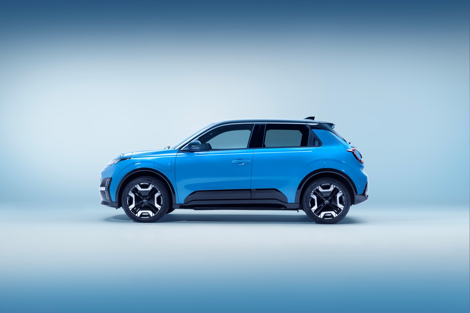 Nissan MICRA 2025 Electric Studio Side