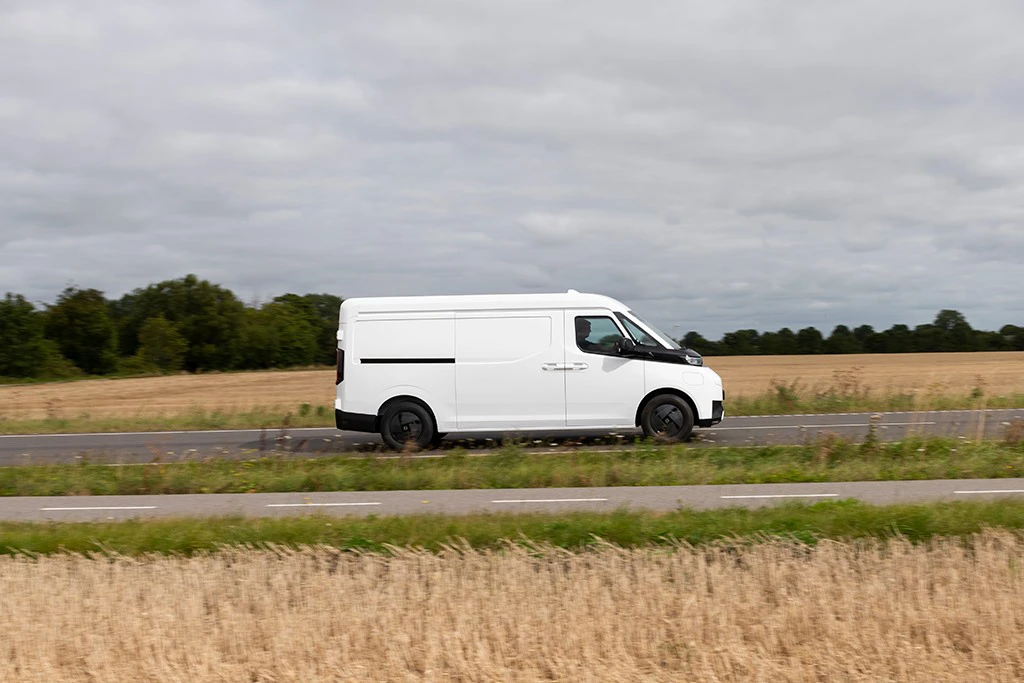 Farizon SV 2026 Side