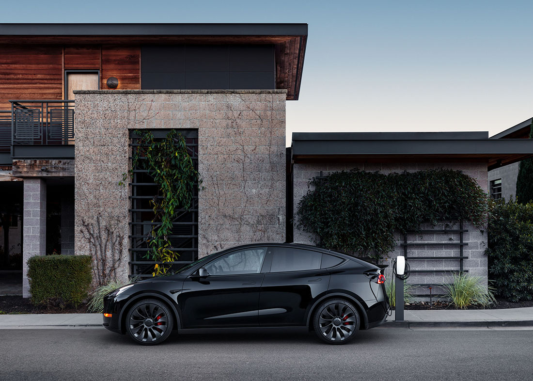 Tesla 2022 Model Y Siden 3