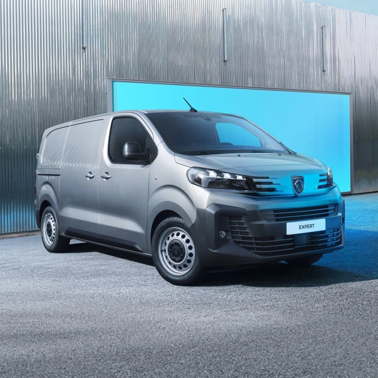 Peugeot Expert 2025 Skraa Side Parkeret