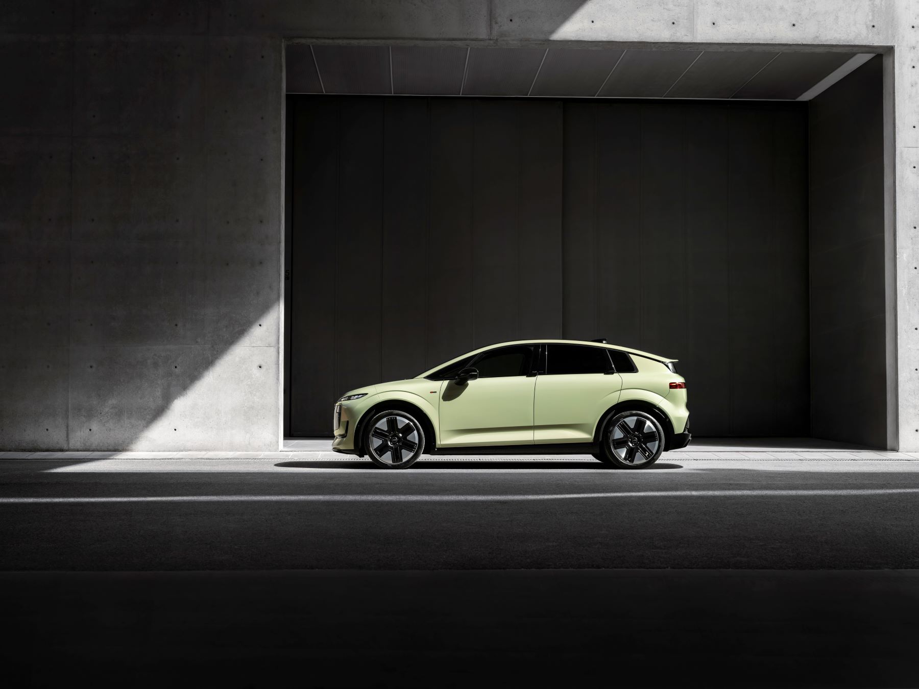 Audi A2 E Tron 2026 V Side