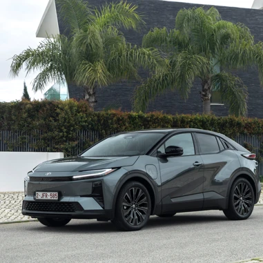 Toyota C HR+