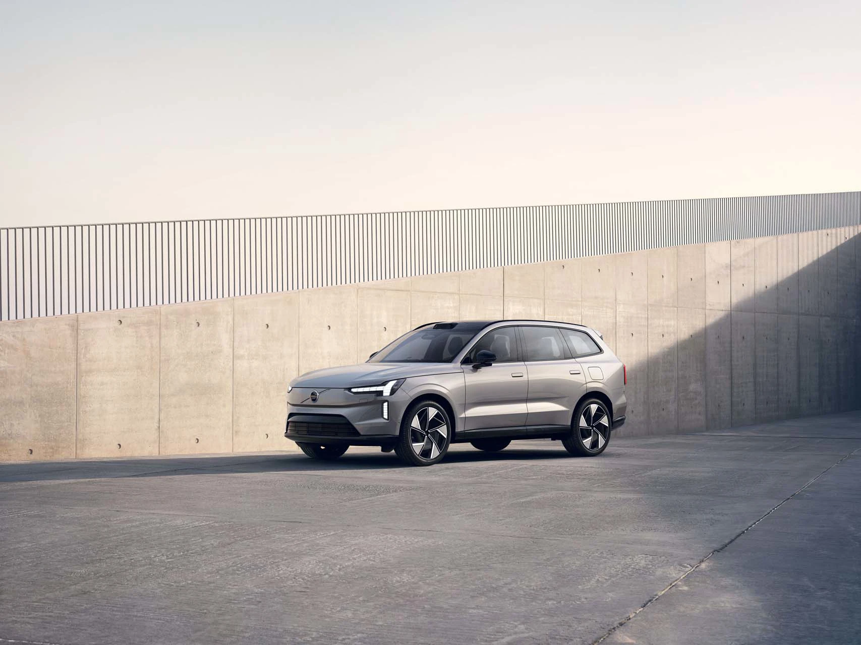 305698 Volvo EX90