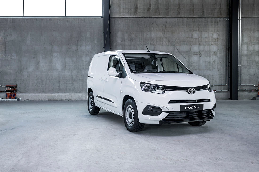 Toyota Proace 2021 Front 2