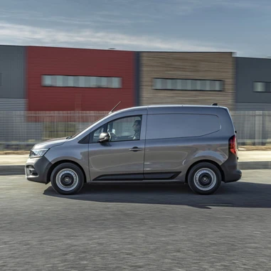 2021 New Renault Kangoo Van Tests Drive (1)