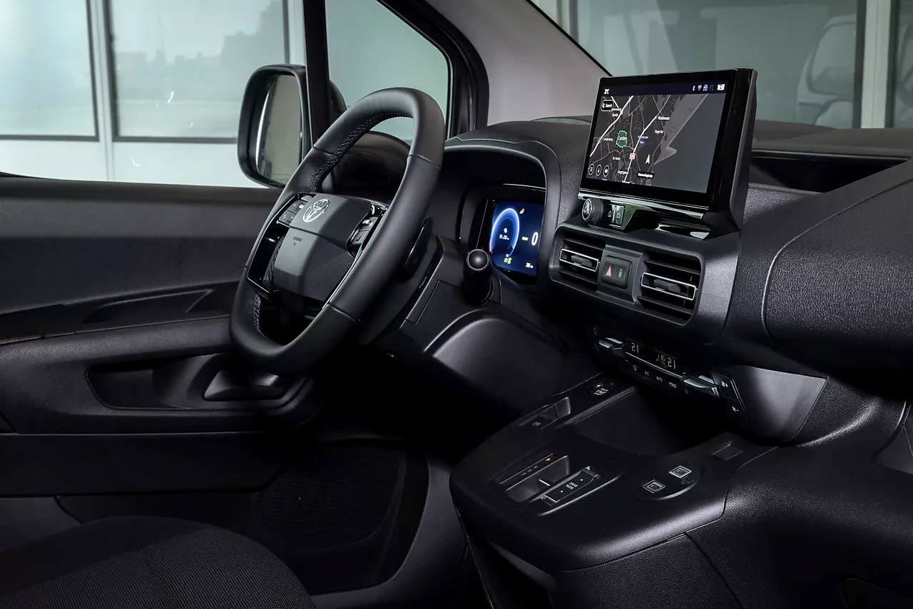 Toyota Proace City 2024 Cockpit