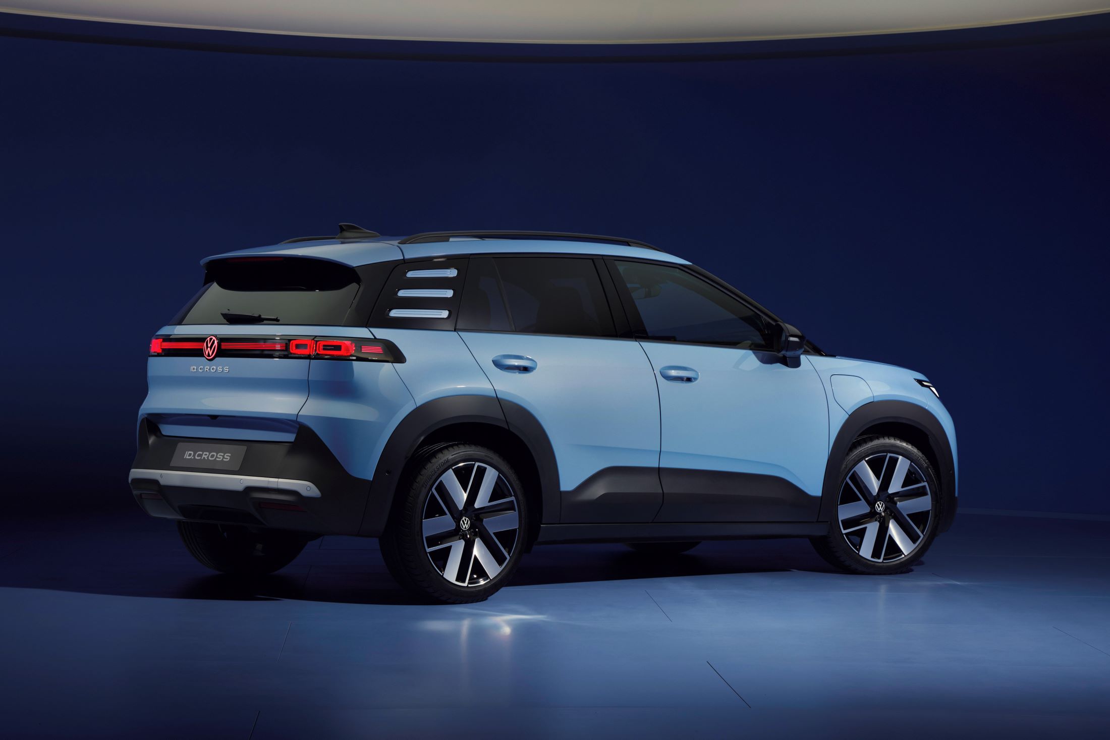 Volkswagen ID Cross 2026 Skraa Bagfra
