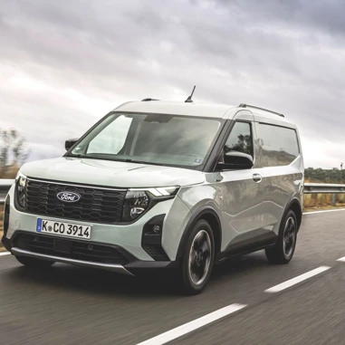 Ford Transit Courier 2024 Forfra (1)