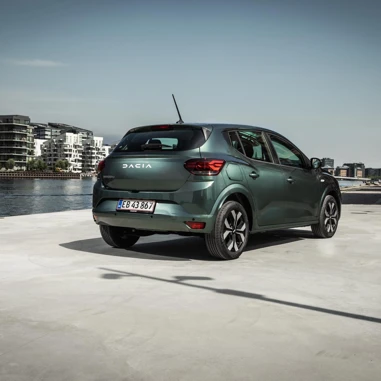 Dacia Sandero 2024 Skraa Bagfra