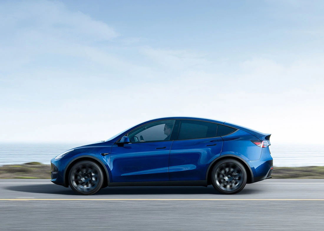 Tesla 2022 Model Y Siden