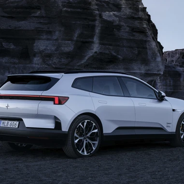 Polestar 4 SUV Skrå Bagfra Højre