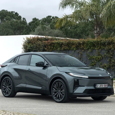 Toyota C HR+ Foran Huset