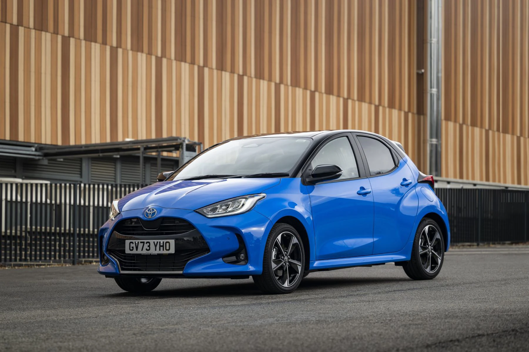 Toyota Yaris 2024 Premier Edition Skraa Forfra