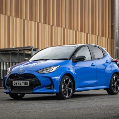 Toyota Yaris 2024 Premier Edition Skraa Forfra