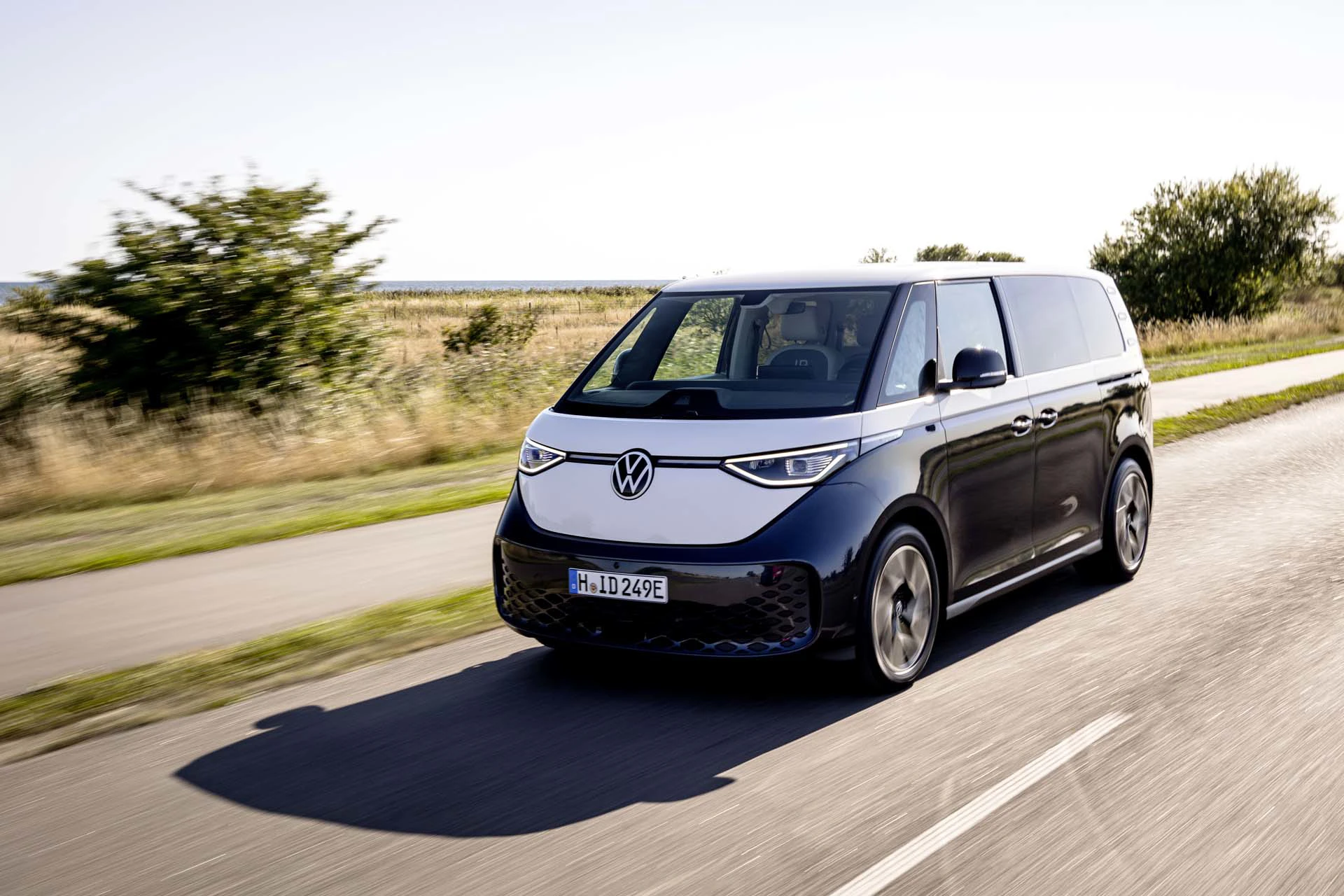 VW ID Buzz Cargo 2023 Tofarvet Blaa Korende Forende
