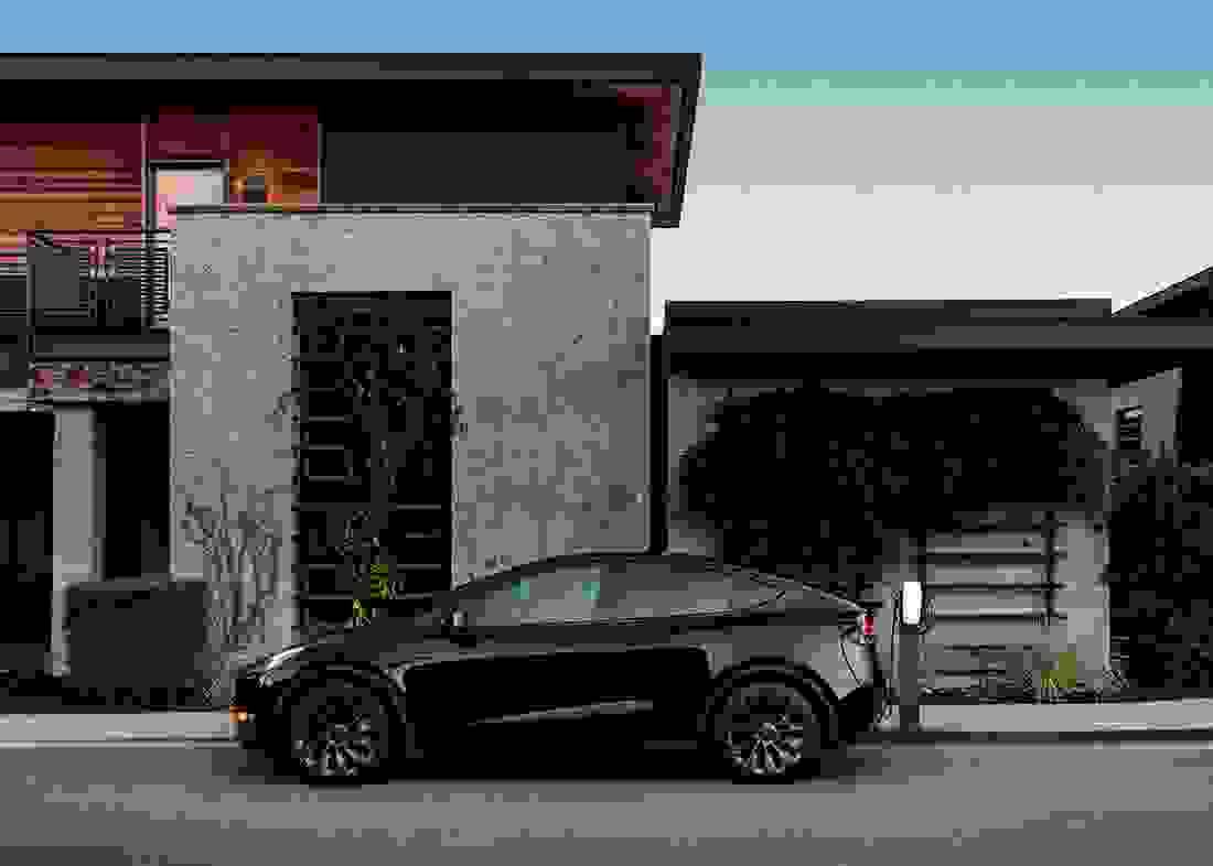 Tesla 2022 Model Y Siden 3