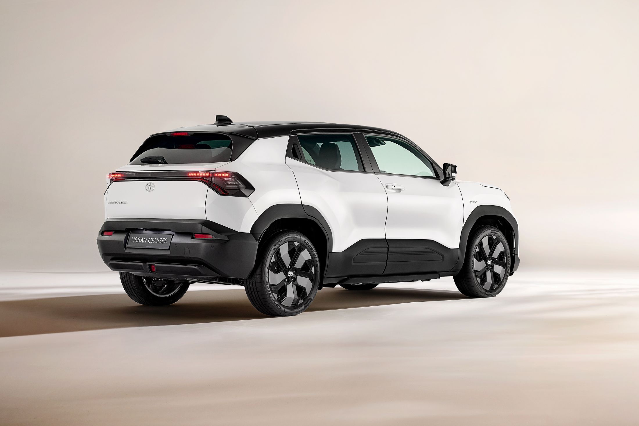 Toyota Urban Cruiser Skrå Bagfra (2)