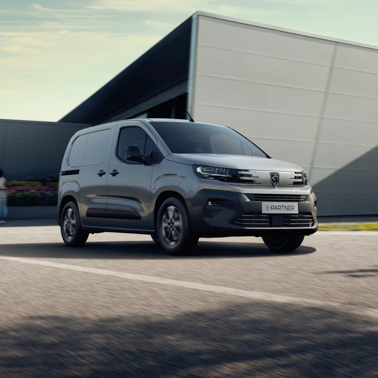 Peugeot E Partner 2025 Parkeret Skraa