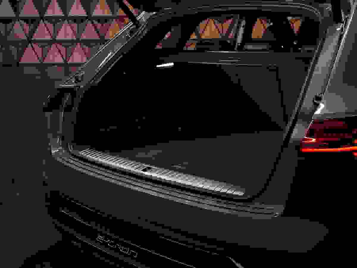 Audi Q8 E Tron 2023 Baggagerum