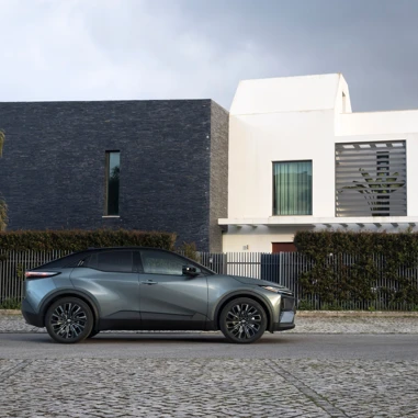 Toyota C HR+ Set Fra Siden