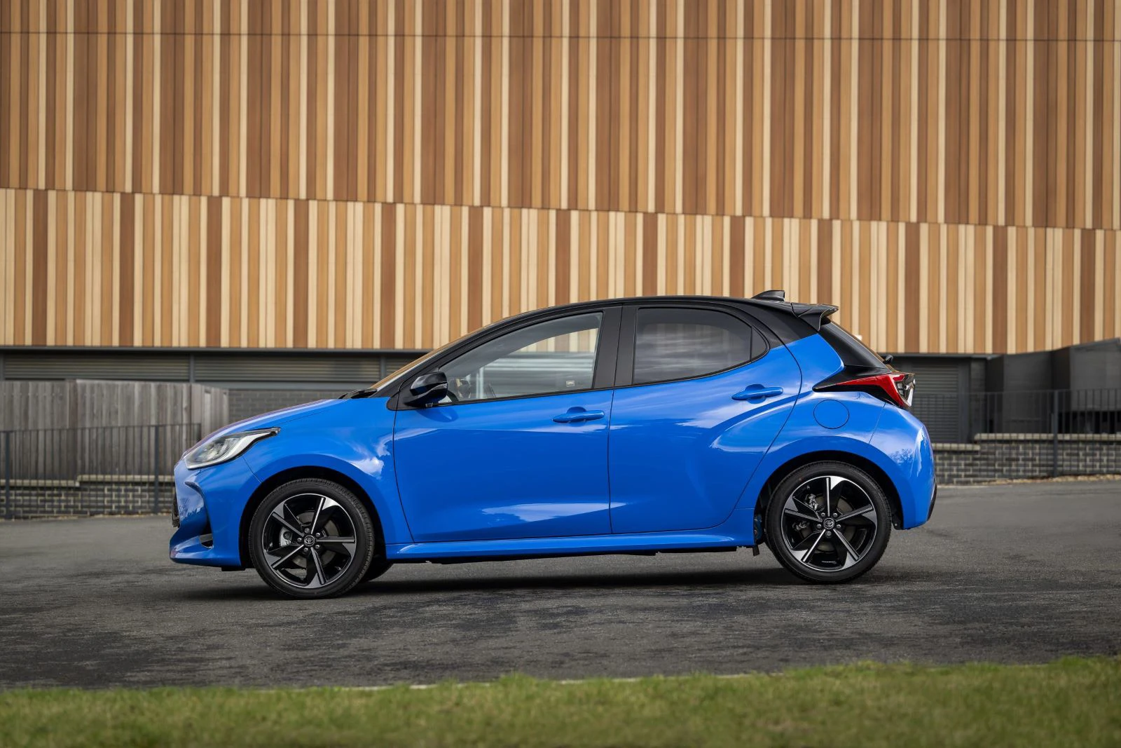 Toyota Yaris 2024 Premier Edition Side
