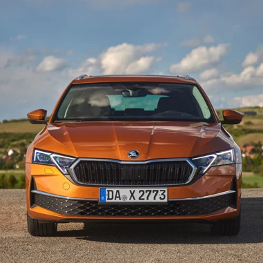 Skoda Octavia Combi 2024 Front