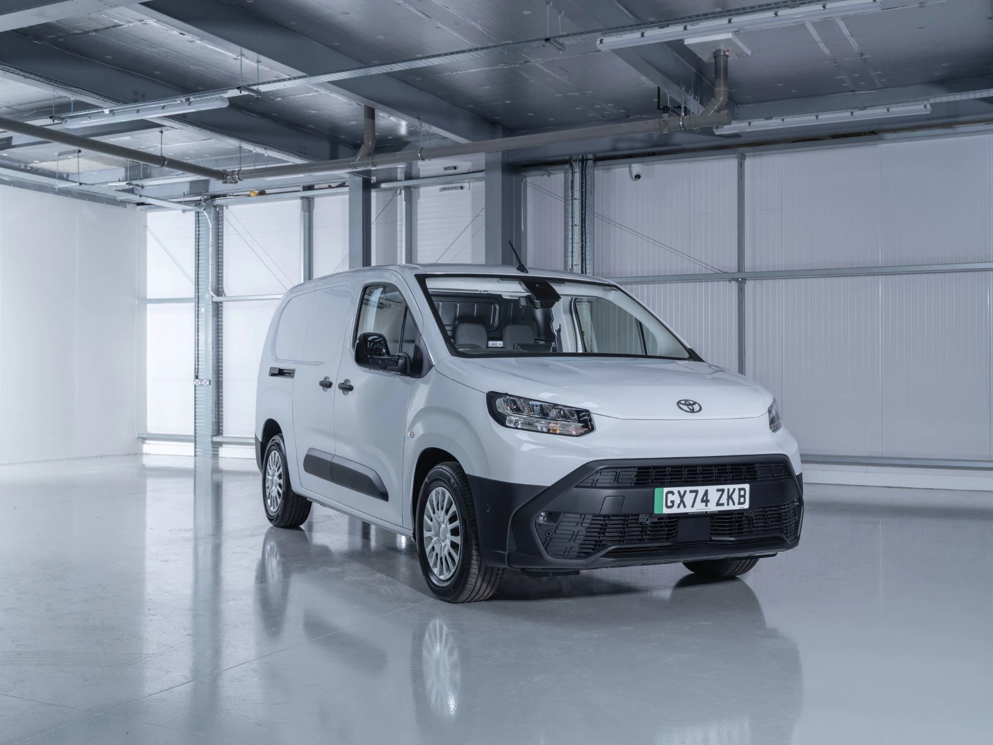 Toyota Proace City 2024 Skraa Forfra