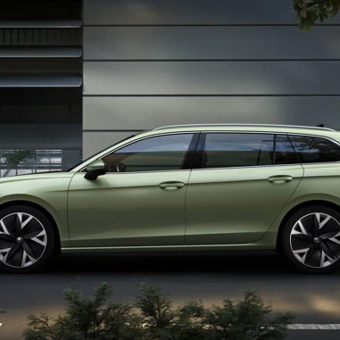 Skoda Superb 2024 Combi Fra Siden