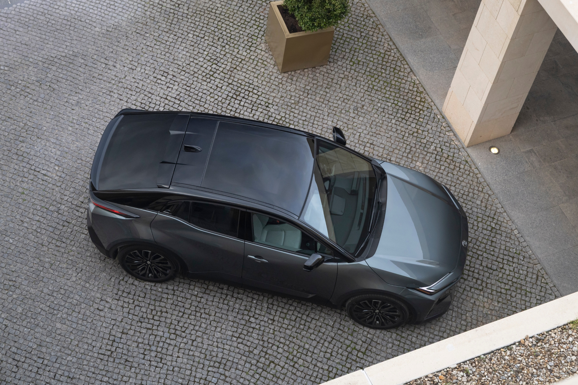 Toyota C HR+ Set Ovenfra