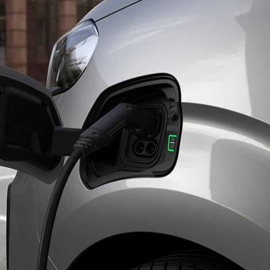 PEUGEOT E EXPERT 2020 Opladning Close Up (1)