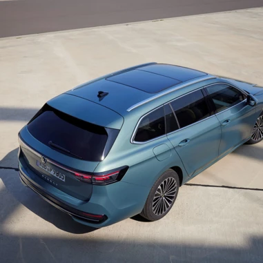 Volkswagen Passat 2024 Oppe