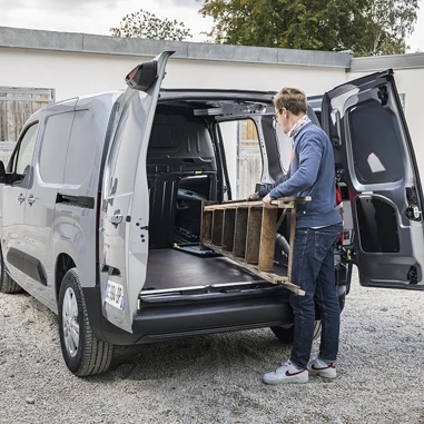 PEUGEOT E PARTNER 2021 Lastrum (1)