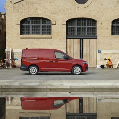 Ford Transit Connect 2024 Parkeret Fra Siden