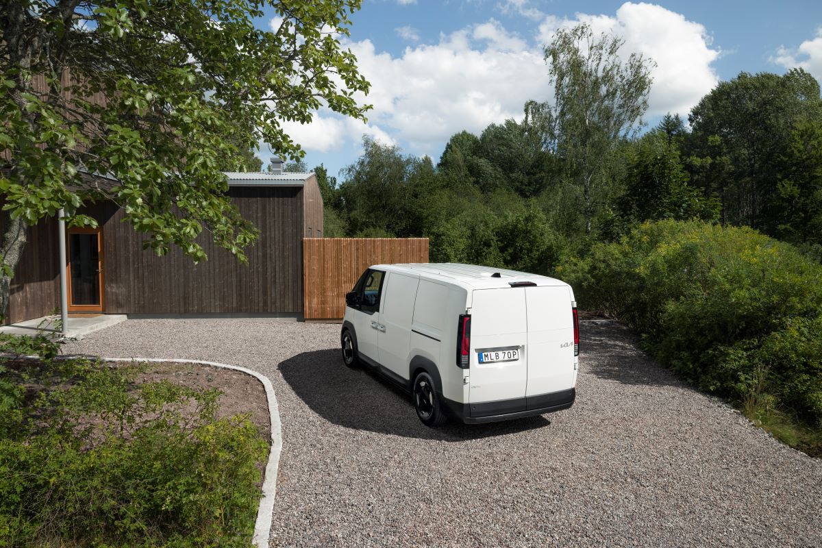 Kia PV5 Cargo 2026 Skraa Bagfra