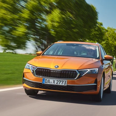 Skoda Octavia Combi 2024 Koerende Foran