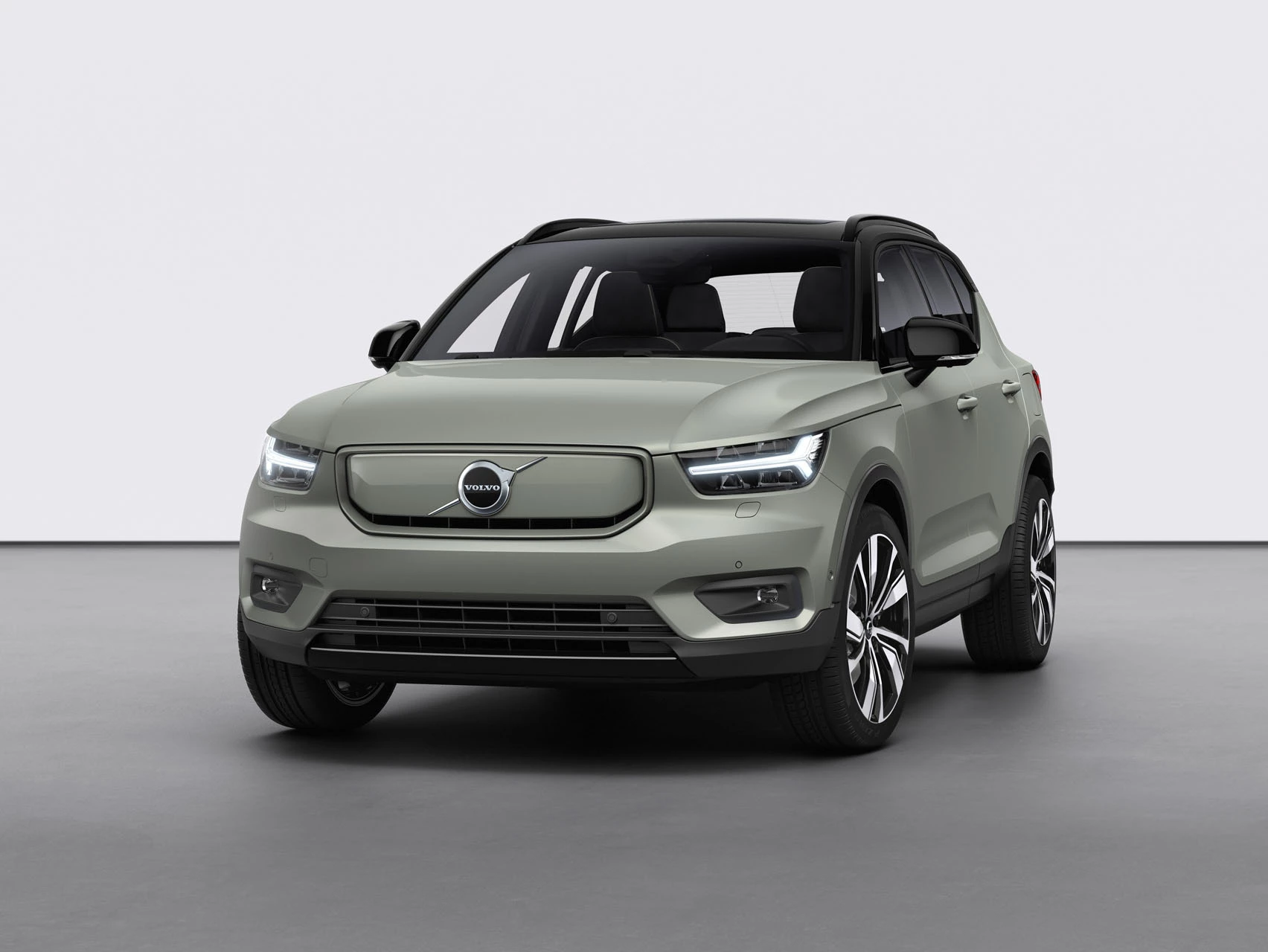 259186 Volvo XC40 Recharge P8 AWD In Sage Green