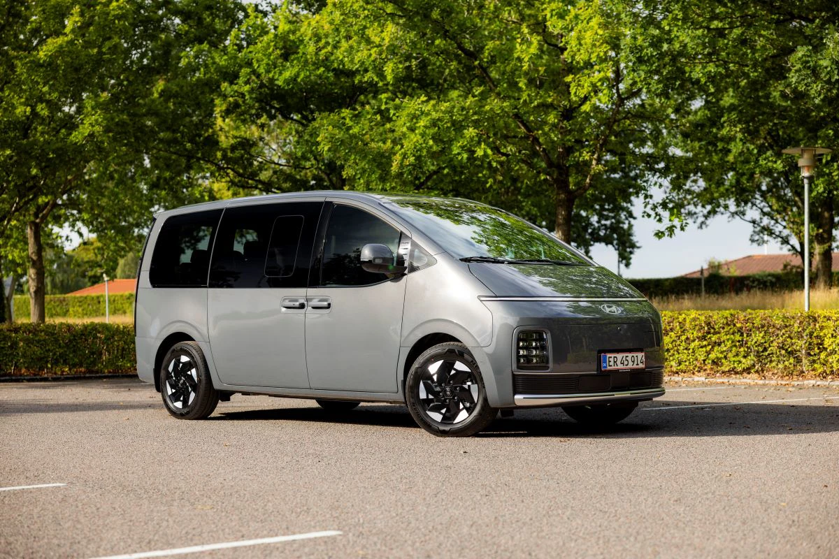 Hyundai STARIA 2026 7 Personers H Side