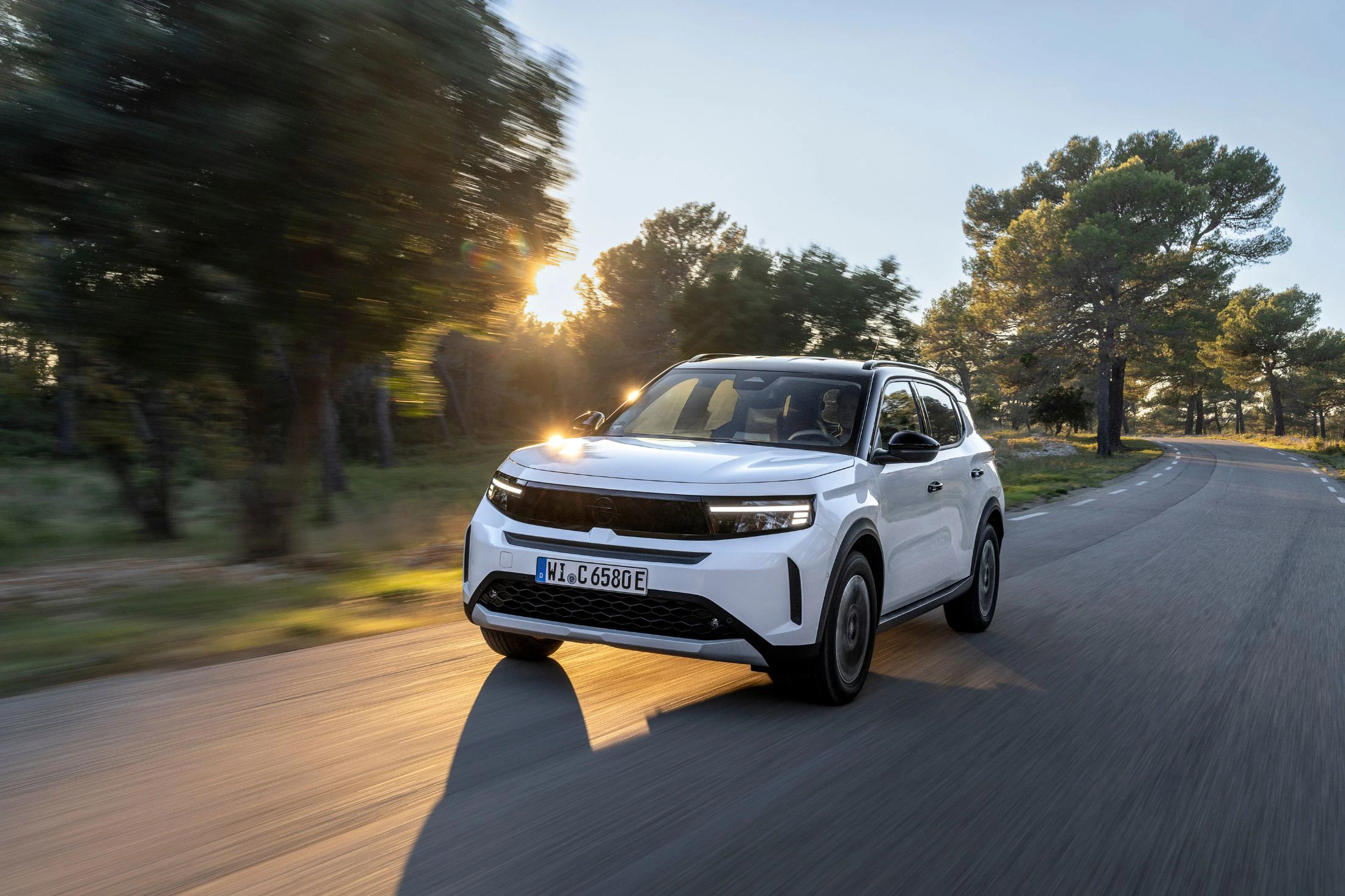 Opel Frontera Electric Kørende Set Skrå Forfra